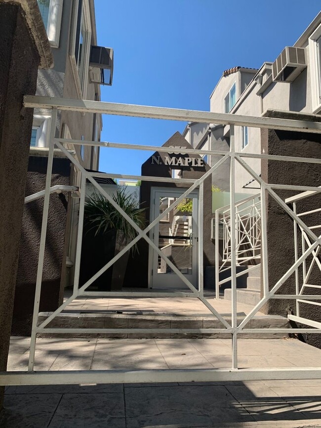 Building Photo - 1 Bedroom 1Bathroom Burbank Condo! Ready for Move-In!