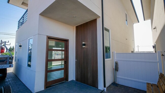 Photo - 5535-5539 Potomac St. Unit 5539