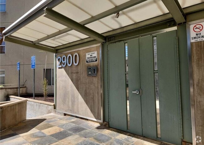 Building Photo - 2900 Fairway Ave Unit 401 Rental