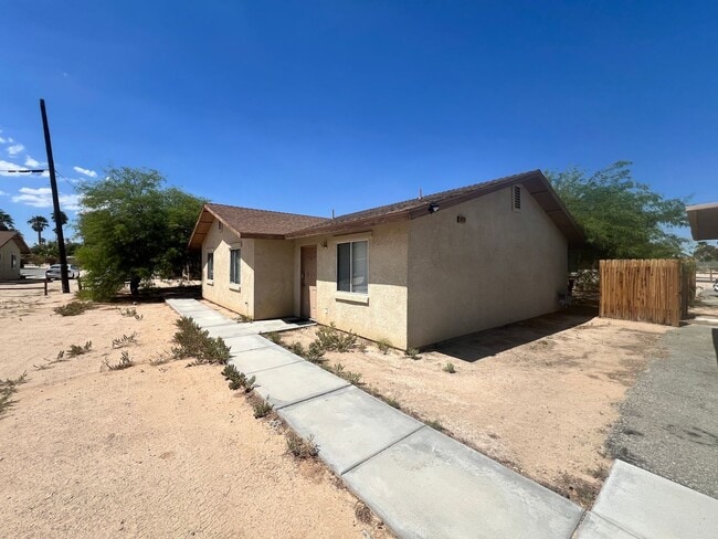 Building Photo - 6320 Mesquite Ave Unit A