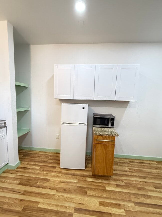 Photo - 5041 Delbon Way