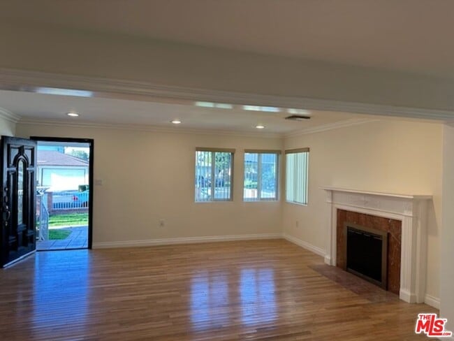 Photo - 3530 S Bentley Ave