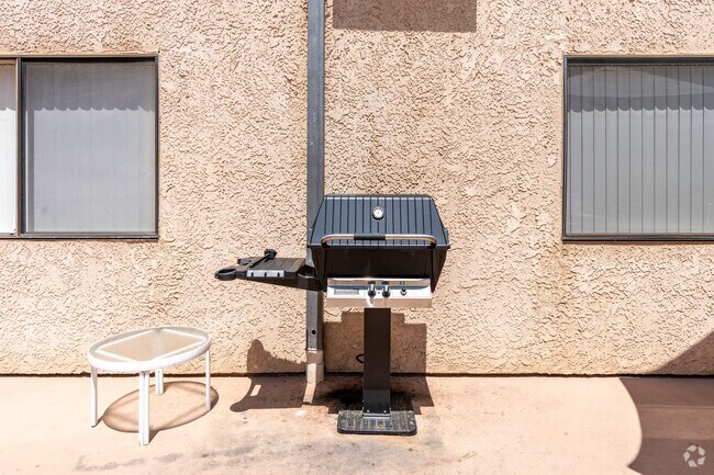 BBQ - Casa Del Riverside Apartments