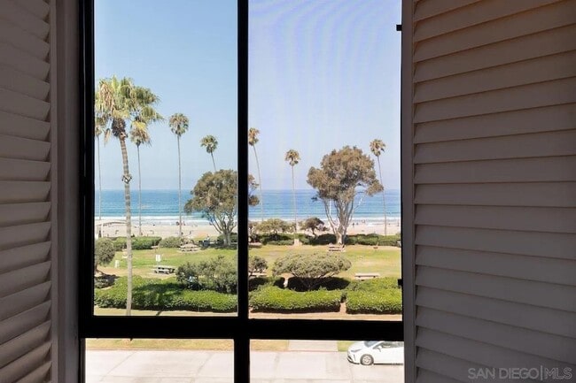 Building Photo - 8263 Camino Del Oro Unit 372