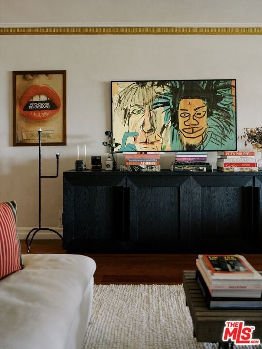 Building Photo - 1219 Sunset Plaza Dr Unit 3