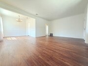 Photo - Bright and Spacious Two-Bedroom in Sun Valley House