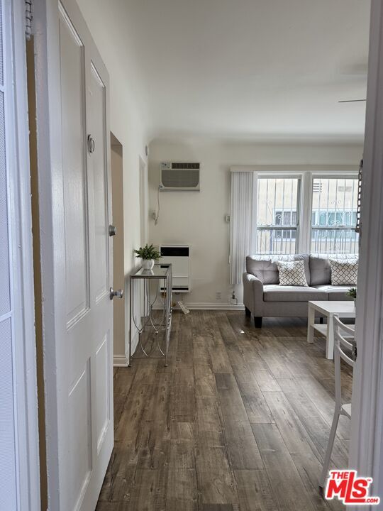 Photo - 265 S Manhattan Pl Unit 8