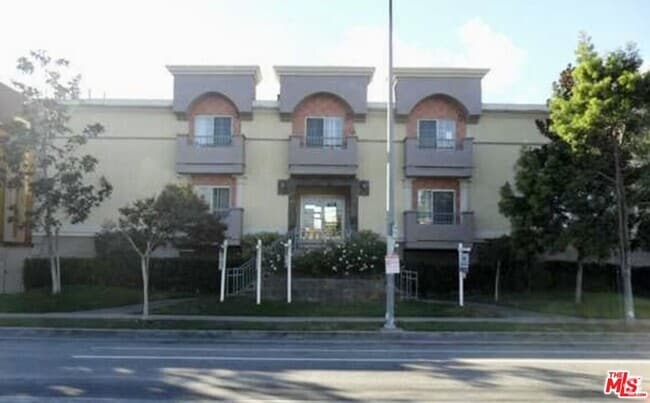 Building Photo - 7035 Woodley Ave Unit 218 Rental