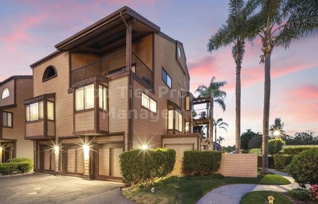 Building Photo - **Beautiful, Fully-Furnished 2 bed / 2.5 bath Townhome in Coastal Carlsbad - Available 12/01**