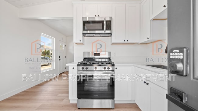 Building Photo - 4880-82 Cole St