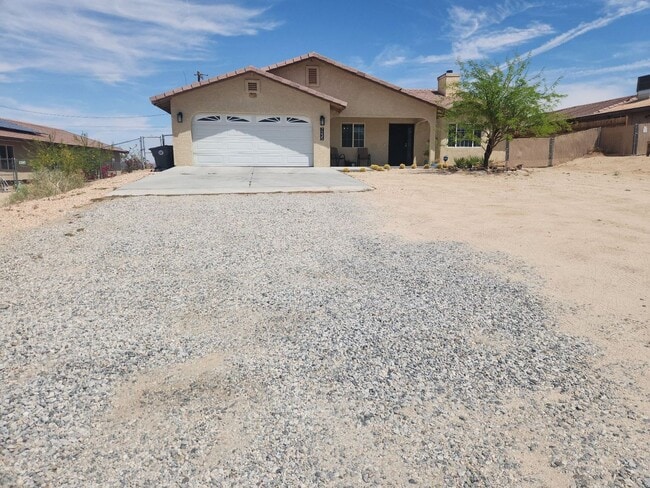 Beautiful 3 Bedroom 2 Bath! - Beautiful 3 Bedroom 2 Bath! House