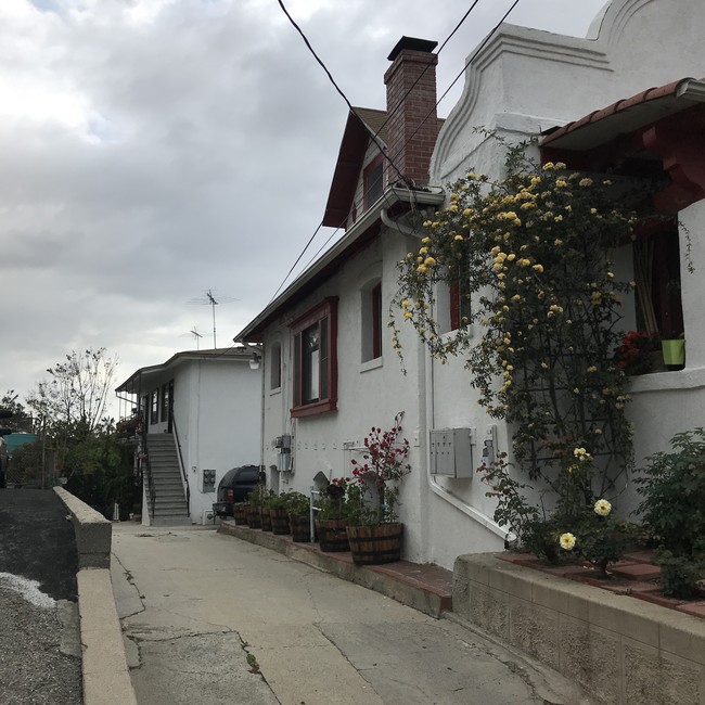 Building Photo - 1466 Ridge Way Unit 1466 downstairs