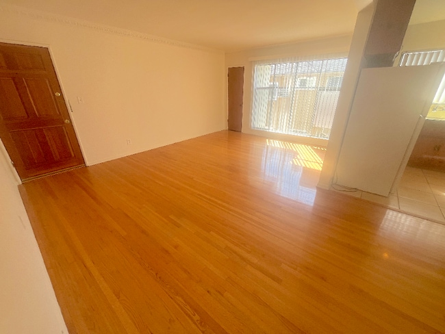 Photo - 1255 N Mansfield Ave Unit 6