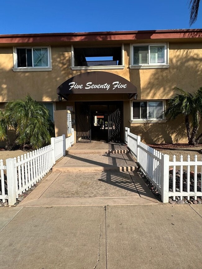 Building Photo - “IMPERIAL BEACH GEM – Freshly Updated 3BR ... Unit 206