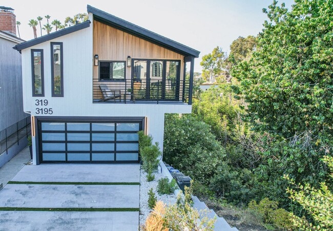 Photo - 30+ Day Fully Stylishly furnished & Tastef...