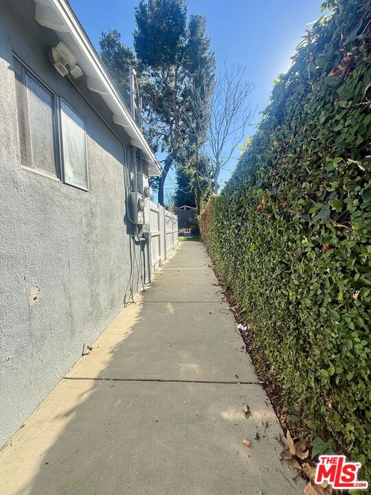 Photo - 18002 Collins St