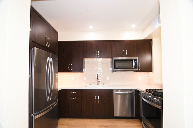 Photo - 571 Moss St Apartment Unit 573-1