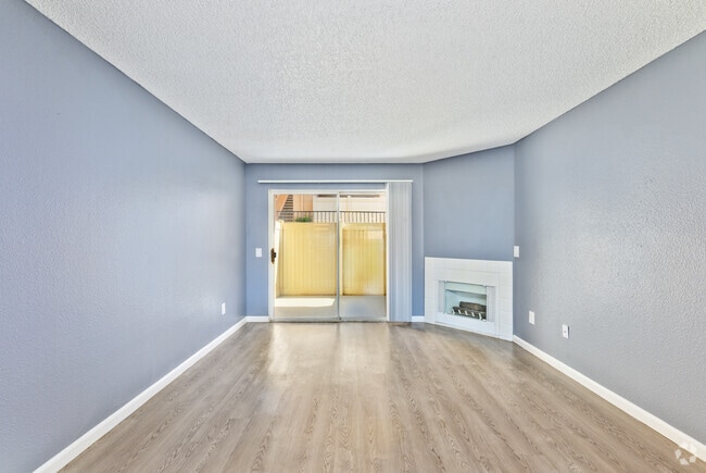2BR, 2BA - 924SF - Living Room - Summerwind Apartments