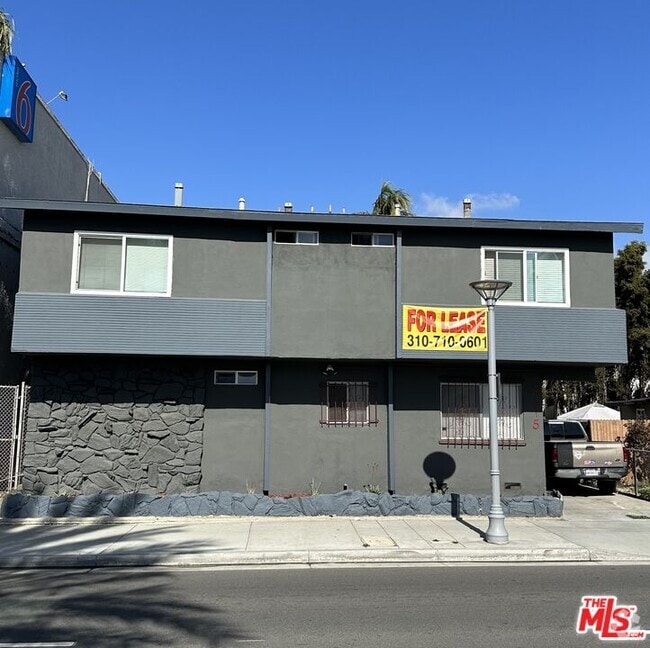 Building Photo - 4115 W Century Blvd Unit 9 Rental