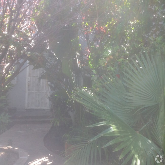 Building Photo - 7654 Hollywood Blvd Unit 5 Rental