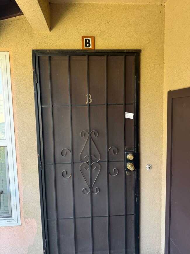Building Photo - 180 S Mountain View Ave Unit B