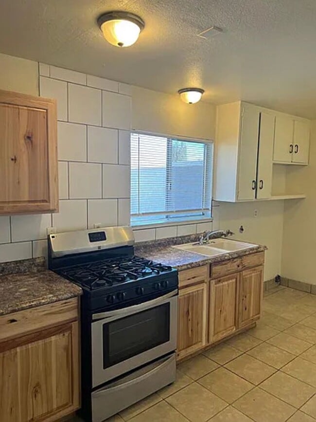 Building Photo - 13360 Navajo Rd Unit 2