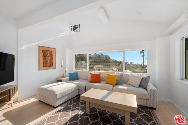 Building Photo - 117 W Channel Rd Unit 119