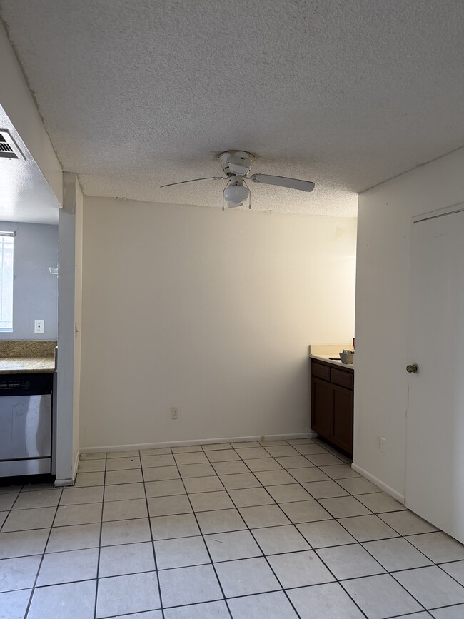 Photo - 11951 Vanowen St