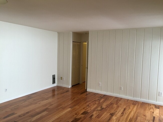 Building Photo - Must See Clairemont Condo!