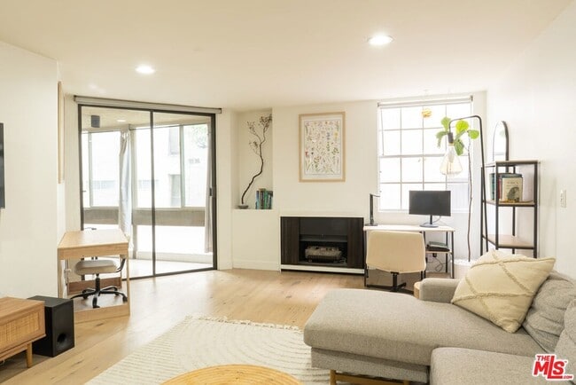 Photo - 740 Kings Rd