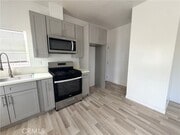 Photo - 1020 W 67th St