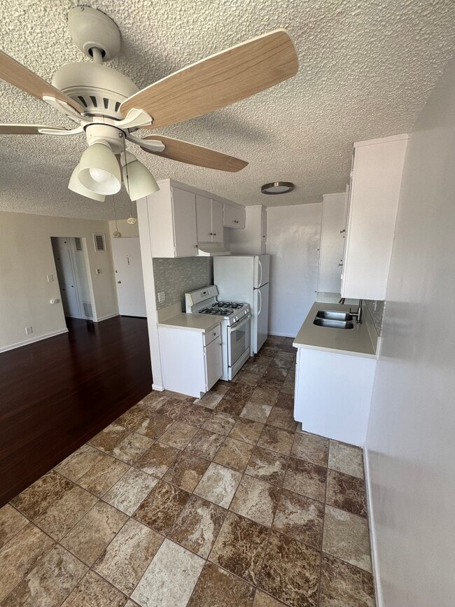 Photo - 1810 N Bronson Ave Unit 211