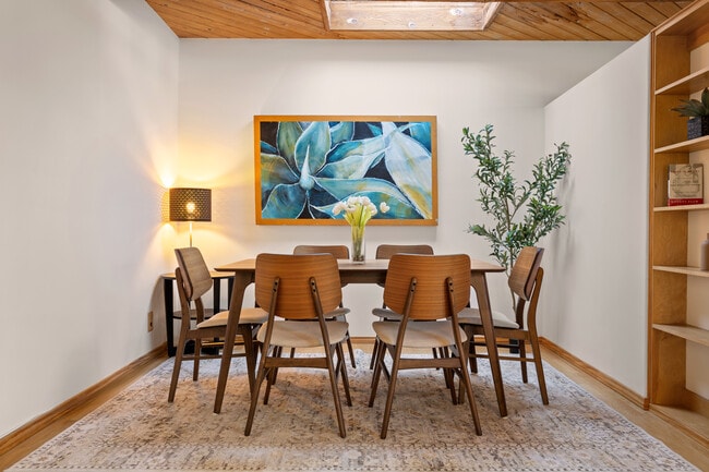 Photo - 3034 Valevista Trl