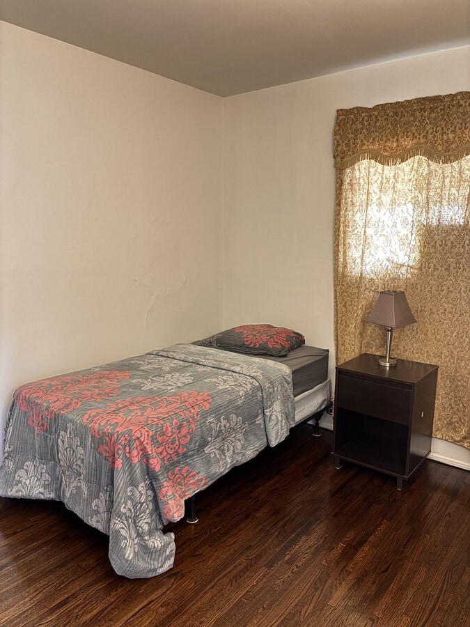 Photo - 15516 Flatbush Ave