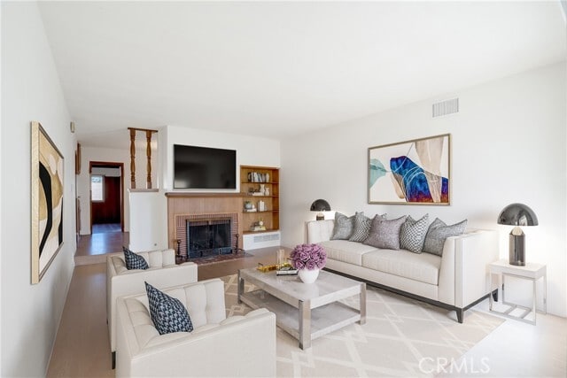 Photo - 2031 Nutwood Ave