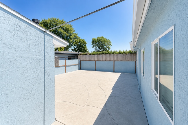 Photo - LARGE 4 Bedroom Home on Mesita! (Enclosed Back Yard!!)