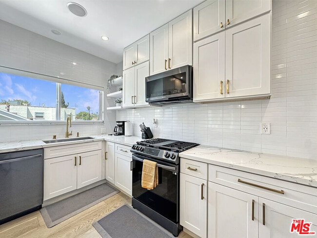 Photo - 1522 Burnside Ave