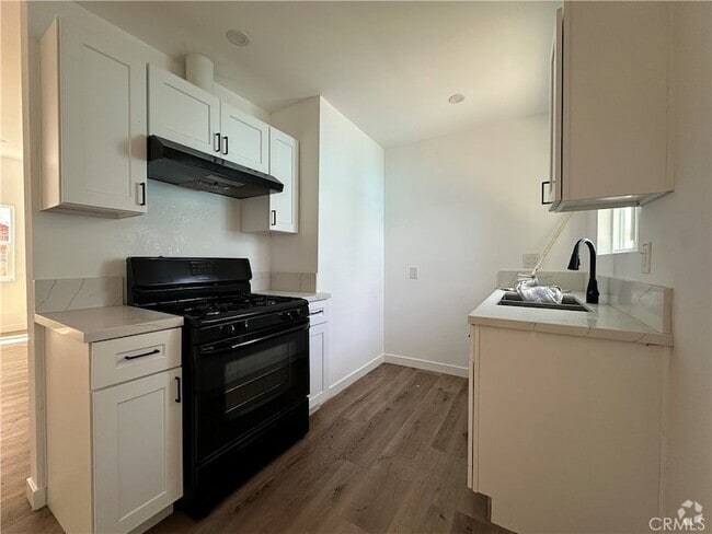 Building Photo - 455 W Cowles St Rental