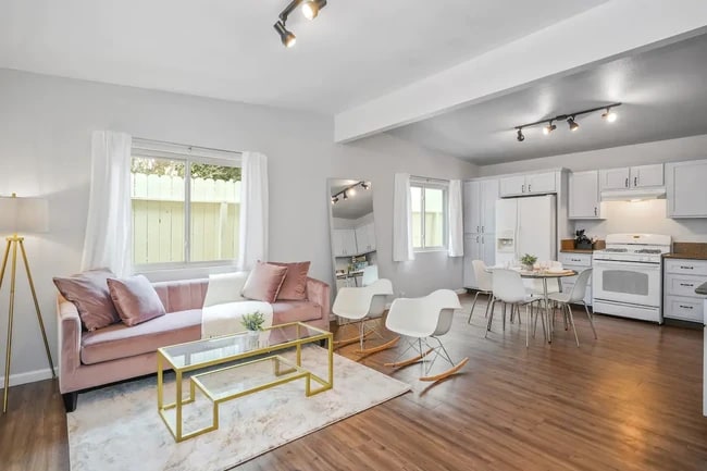 Photo - 728 Stepney Pl House Unit 728 1.5