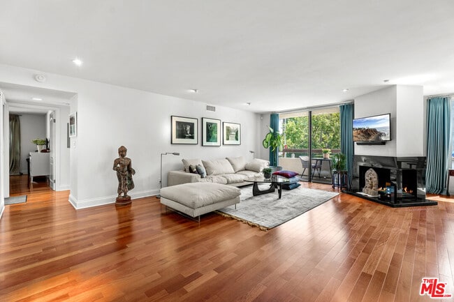 Photo - 851 Kings Rd Unit 102