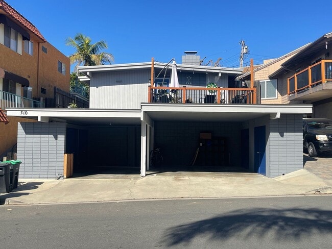 Building Photo - 310 Avenida Santa Barbara Unit B