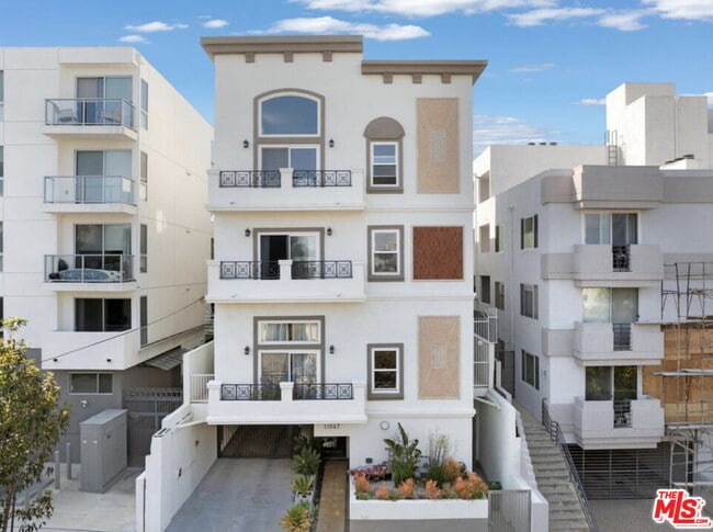 Building Photo - 11547 Rochester Ave Unit PH2