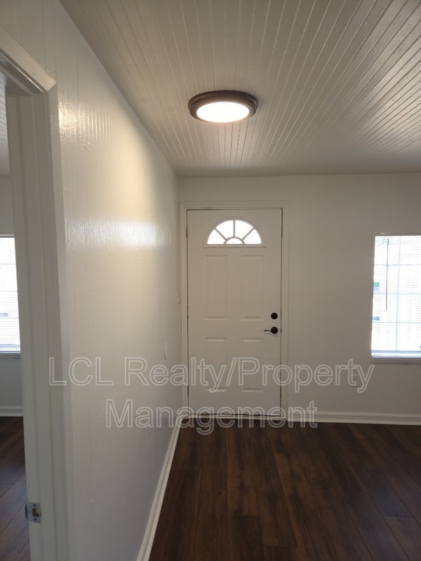 Photo - 1232 Vine St W