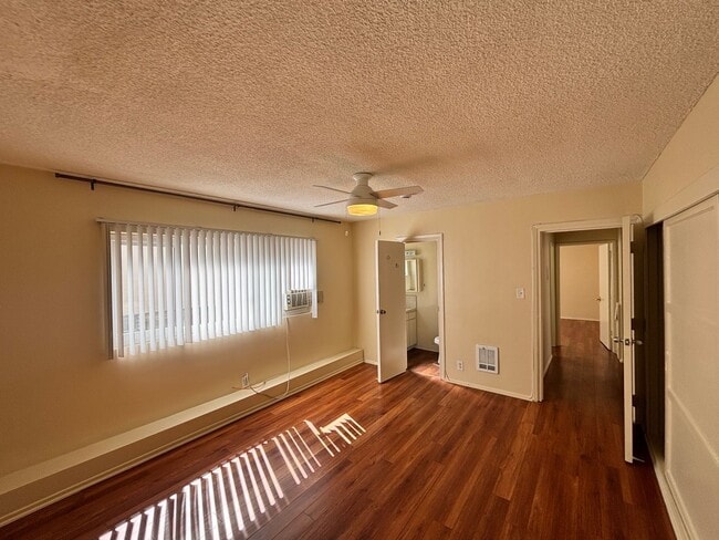 Building Photo - 1540 Laurel Ave Unit 4a