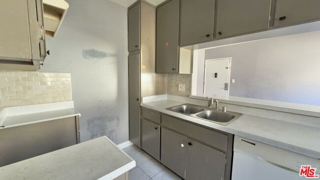 Building Photo - 837 S Ardmore Ave Unit 1