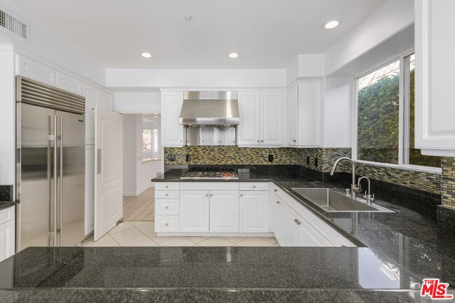 Photo - 668 Palisades Dr