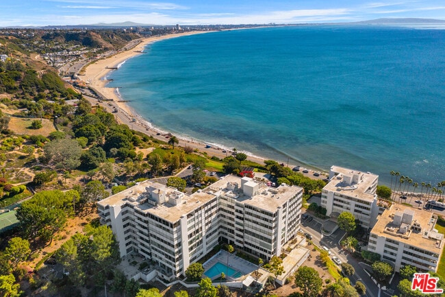 Building Photo - 17352 Sunset Blvd Unit 605-D