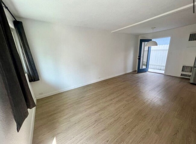 Photo - 231 W Canada Unit B