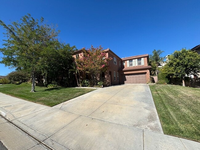 Building Photo - Spectacular 5-Bedroom Home with Private Po...