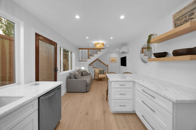 Photo - 301 Lugonia St Unit 301 1/2